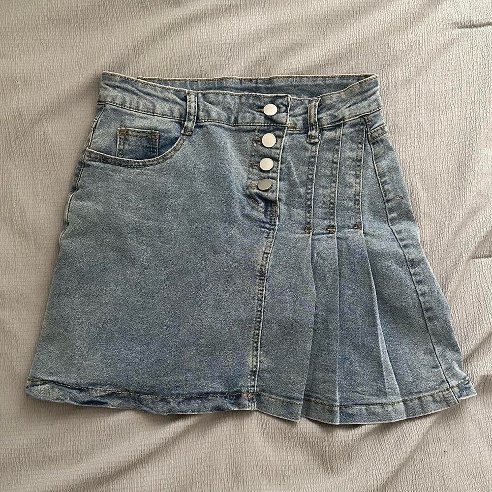 Denim wash button skirt